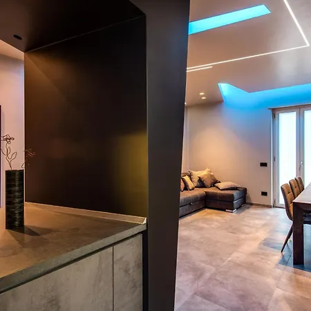 Luxury Wellness Spa Apartment With Jacuzzi & Free Parking-3